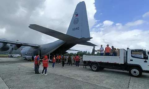 Philippines sơ tán hàng nghìn người, ứng phó siêu bão Mawar