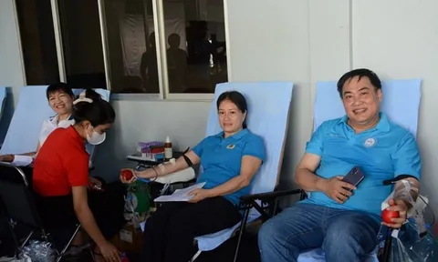 150 đoàn viên Công đoàn Sóc Trăng tham gia hiến máu tình nguyện