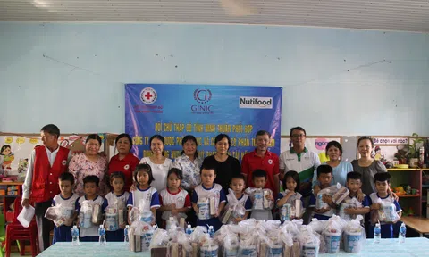 Hội Chữ thập đỏ Ninh Thuận trao gửi yêu thương