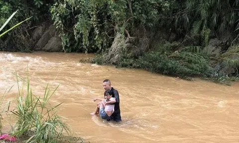2 thanh niên dũng cảm lao xuống suối dữ cứu bé gái  ở Yên Bái