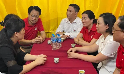 Hội CTĐ thành phố Hà Nội: Thăm hỏi, động viên gia đình chiến sĩ hy sinh khi tham gia chữa cháy