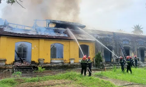Thừa Thiên - Huế: Cháy lớn tại Quốc Tử Giám triều Nguyễn