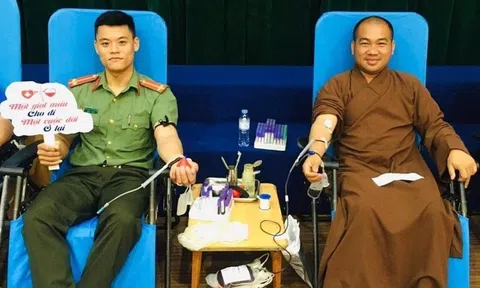 Nghệ An: Chư Tăng, Phật tử chùa Đại Tuệ hiến máu tình nguyện