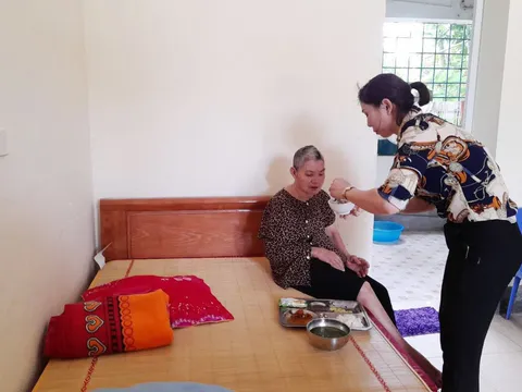 Hậu Giang: Trao học bổng cho học sinh nghèo vượt khó