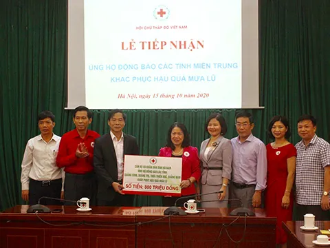 Hà Nam: Ủng hộ 800 triệu đồng giúp đỡ đồng bào miền Trung