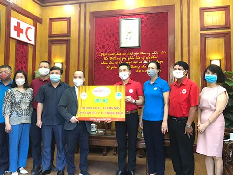 T.Ư Hội CTĐ Việt Nam tiếp nhận 50.000 khẩu trang N95 từ Công ty Diligo Holdings
