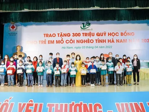 Trao tặng 300 triệu quỹ học bổng cho Trẻ em mồ côi nghèo tỉnh Hà Nam