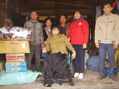 Xót xa hoàn cảnh khó khăn của Giàng A Nhà