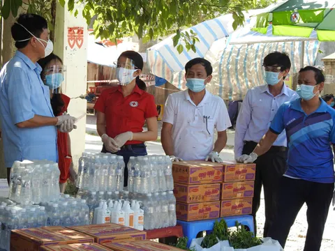 Nghệ An: Trung thu đến sớm với học sinh Tiểu học Mường Lống 2