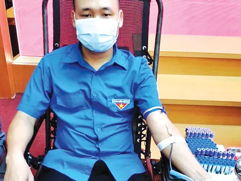 Bí thư Đoàn tích cực tham gia hiến máu tình nguyện