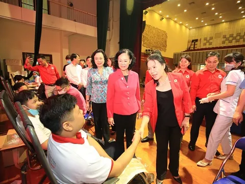 Chợ Nhân đạo và Ngày hội hiến máu tình nguyện “Trao đi yêu thương”