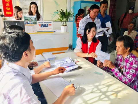 Hỗ trợ sinh kế giúp người dân hạn mặn vượt khó