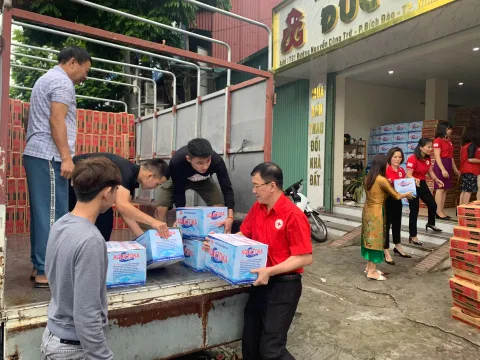 Những chuyến xe nghĩa tình hướng về miền Trung