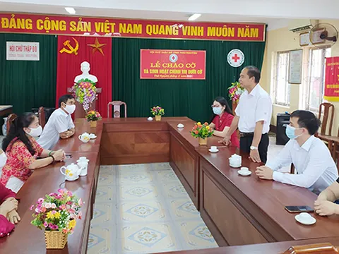 Chủ tịch Hội Chữ thập đỏ Việt Nam thăm, tặng quà cho người dân bị ảnh hưởng bởi dịch COVID - 19 trên địa bàn tỉnh Thái Nguyên