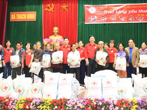 Ninh Bình: Trao tặng yêu thương tới đồng bào miền Trung