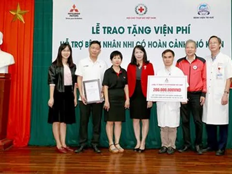 Công ty Mitsubishi Motors Vietnam trao 200 triệu đồng cho bệnh nhi nghèo