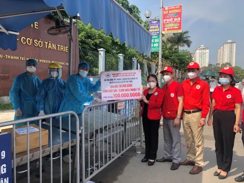 Hội Chữ thập đỏ Việt Nam hỗ trợ công tác phòng chống dịch Bệnh viện K cơ sở Tân Triều