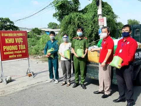 Bà Rịa - Vũng Tàu: Hơn 2 tấn gạo, cá, rau củ quả gửi tặng cán bộ, chiến sĩ và người dân các khu vực bị phong tỏa 