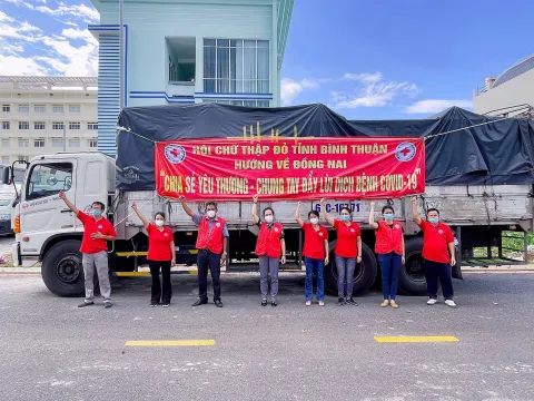 Bình Thuận: Chuyến xe nghĩa tình thứ hai tiếp tục chở 20 tấn hàng hóa ủng hộ Đồng Nai