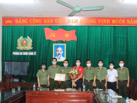  Người chiến sỹ Công an dũng cảm và giàu lòng nhân ái 