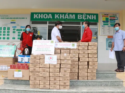 TP. Hồ Chí Minh: Trao tặng 21 thiết bị phát Wifi và hàng hóa hỗ trợ lực lượng tuyến đầu tại Bệnh viện điều trị Covid -19 Cần Giờ