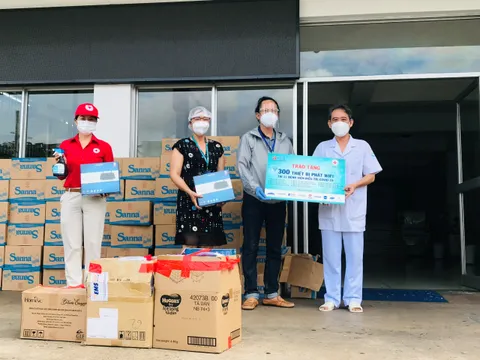 TP.Hồ Chí Minh: “Chuyến xe nghĩa tình” tiếp tục trao quà hỗ trợ phòng chống dịch Covid -19