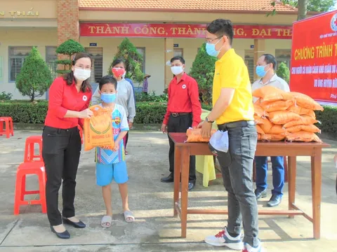 Hạt gạo ấm tình người mùa Covid