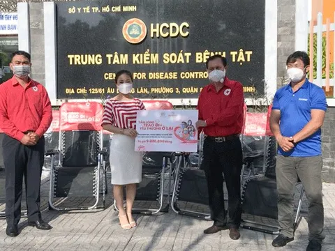 TP. Hồ Chí Minh: Trao tặng 100 ghế bố xếp đến các tổ công tác y tế lưu động