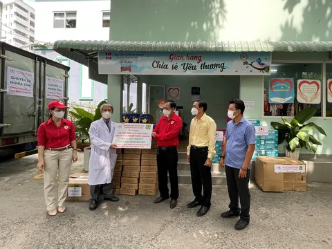 TP Hồ Chí Minh: Hơn 243 triệu đồng hỗ trợ cho cán bộ, y bác sĩ, nhân viên y tế tuyến đầu phòng chống dịch