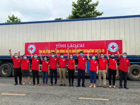 Lào Cai: Gửi 2 xe hàng thực phẩm trị giá khoảng 500 triệu đồng tặng người dân TP. Hồ Chí Minh và Đồng Nai 