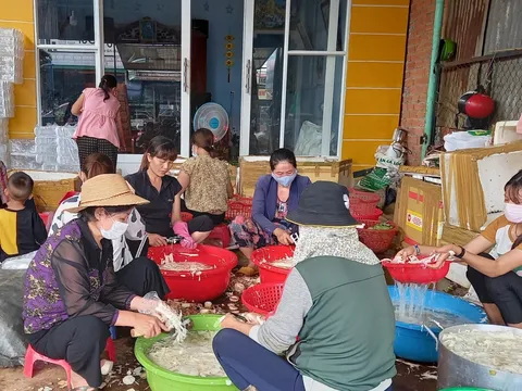 Hũ măng muối  ở Đắk Glong - ấm lòng người dân vùng dịch