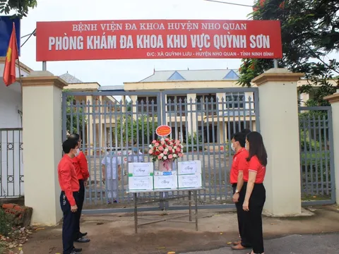 Ninh Bình: Những món quà ý nghĩa tri ân các "chiến sỹ áo trắng"