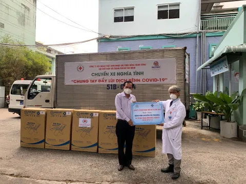 TP. Hồ Chí Minh: Trao tặng tủ an toàn sinh học Class II cho Bệnh viện Nguyễn Tri Phương