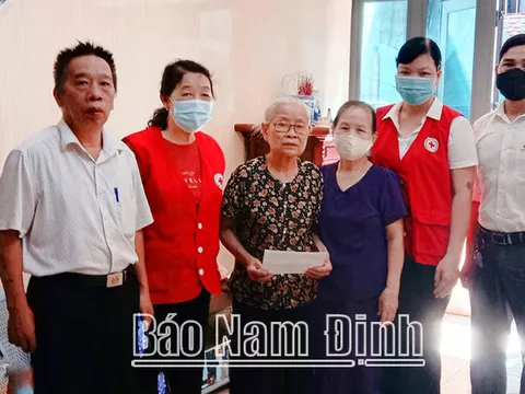 Hết lòng với công tác chữ thập đỏ