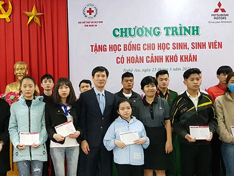 Nghệ An: Công ty TNHH ô tô Mitsubishi Motors Việt Nam trao học bổng cho các em học sinh, sinh viên