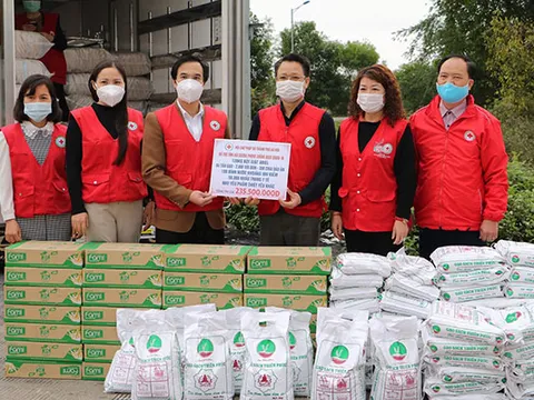 Hà Nội: Hỗ trợ Hải Dương 50.000 khẩu trang y tế, 4 tấn gạo và nhu yếu phẩm thiết yếu