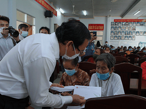 Bí thư Thành ủy thành phố Hồ Chí Minh thăm và tặng quà Tết  tại tỉnh Tây Ninh
