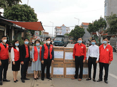 Ninh Bình: Trao tặng 25.000 chiếc khẩu trang cho người dân Hải Dương