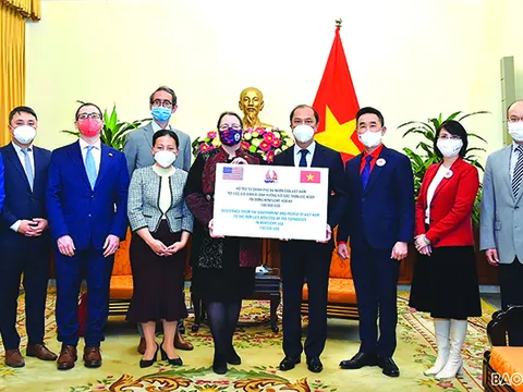 Việt Nam ủng hộ Hoa Kỳ 100.000 USD khắc phục hậu quả các trận bão lốc