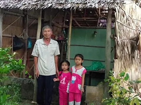 Xót xa hoàn cảnh vợ chồng già yếu nuôi hai cháu mồ côi