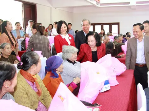 Trưởng ban Dân vận Trung ương thăm và tặng quà Tết tại Lâm Đồng