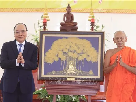 Chủ tịch nước chúc mừng Tết cổ truyền Chôl Chnăm Thmây tại Học viện Phật giáo Nam tông Khmer