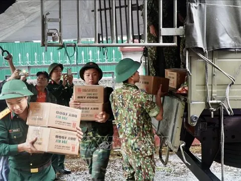 Phân bổ hàng hóa, kịp thời hỗ trợ nhân dân khắc phục hậu quả lũ lụt