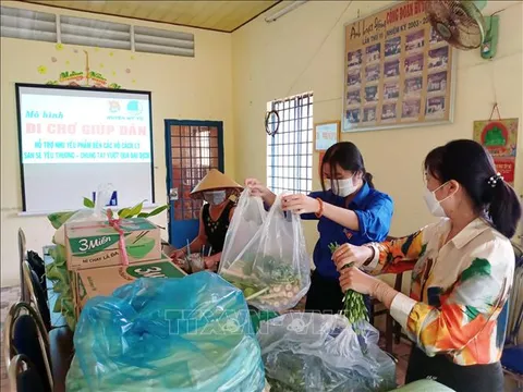 Đi chợ giúp dân - Mô hình san sẻ yêu thương, đẩy lùi dịch COVID-19
