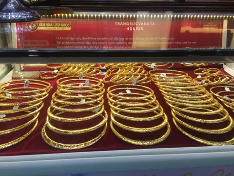 Giá vàng ở mức cao nhất trong 10 tháng qua