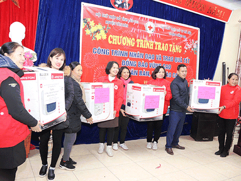 Hà Nội: Chia sẻ hơi ấm tới các em học sinh vùng cao