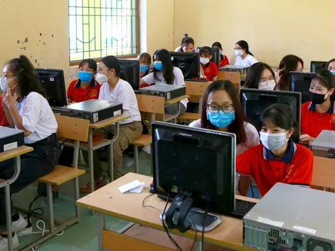 Hội CTĐ huyện Yên Sơn, tỉnh Tuyên Quang: Tặng 15 máy tính cho Trường THCS Trung Sơn