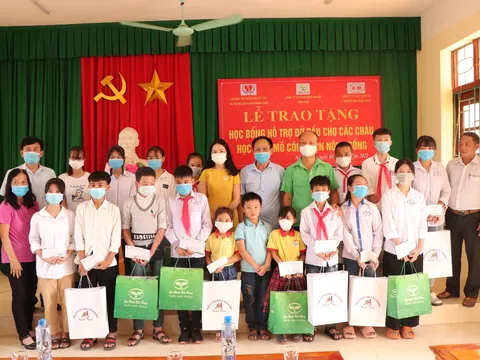 Công ty CP Công nông nghiệp Tiến Nông nhận đỡ đầu 157 trẻ mồ côi