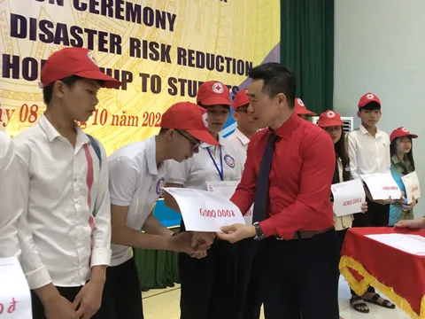 T.Ư Hội CTĐ Việt Nam phối hợp cùng Công ty Mitsubishi Ô tô Việt Nam: Trao 40 suất học bổng cho học sinh, sinh viên nghèo Quảng Bình