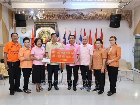 Cộng đồng người Việt tại Thái Lan và Cộng hòa Séc hướng về miền Trung